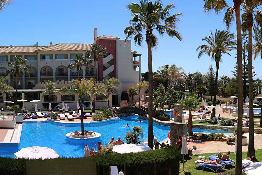 Medidas de seguridad en hoteles con piscina