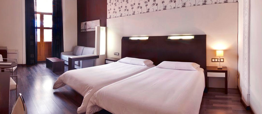 Hostal Alhambra Suites de Madrid. Hostales baratos económicos y bien valorados en Madrid