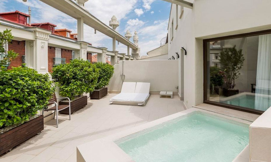 habitacion con piscina madrid