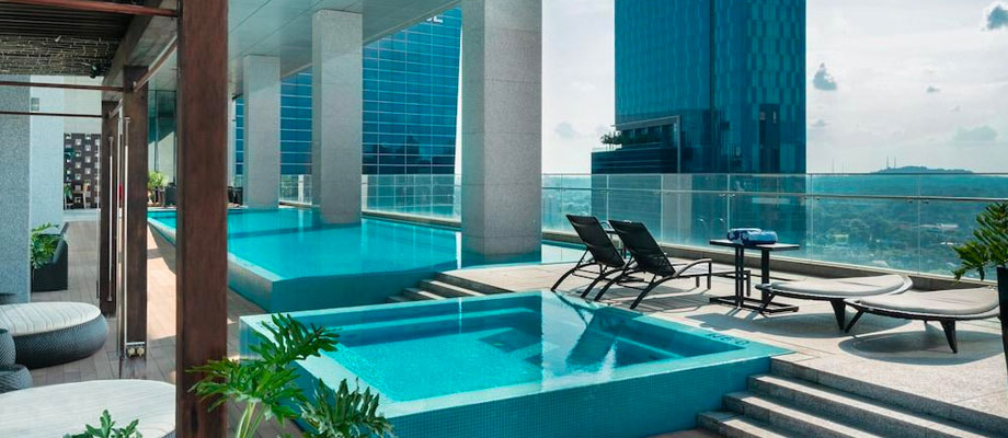 hoteles con piscina con vistas